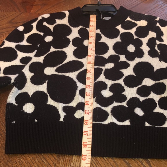 Prwnd H&M divided flowers black and white sweater. Size XS. Good conditioning - Picture 11 of 13
